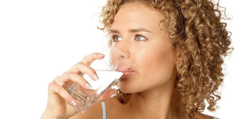 On the drink diet, in addition to other liquids, you should drink 1, 5 liters of purified water. 
