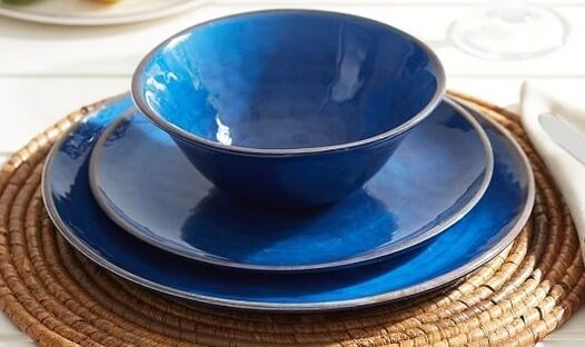 Blue dressing dishes