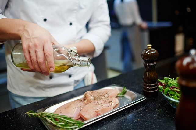 Chicken and olive oil intake on a ketogenic diet